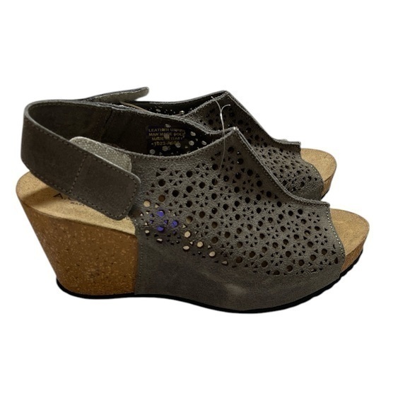 A. Giannetti Shoes - A. Giannetti NWT Cork Wedge Heel